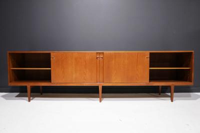 Henry Rosengren Hansen Large 1950s Danish Teak Sideboard by Henry Rosengren Hansen for Brande M belindu