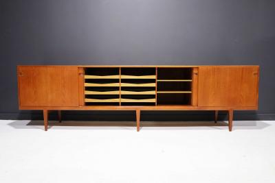 Henry Rosengren Hansen Large 1950s Danish Teak Sideboard by Henry Rosengren Hansen for Brande M belindu