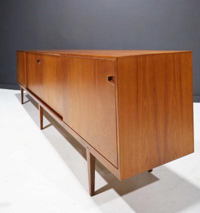Henry Rosengren Hansen Large 1950s Danish Teak Sideboard by Henry Rosengren Hansen for Brande M belindu