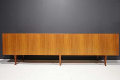 Henry Rosengren Hansen Large 1950s Danish Teak Sideboard by Henry Rosengren Hansen for Brande M belindu
