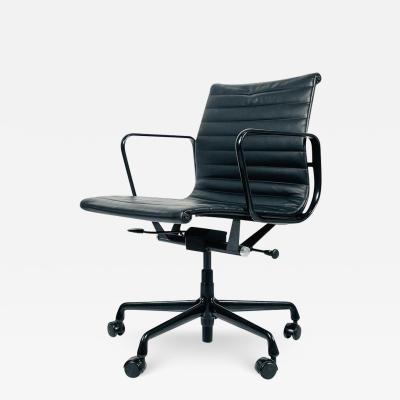 Herman Miller Aluminum Group Chair by Charles Eames for Herman Miller