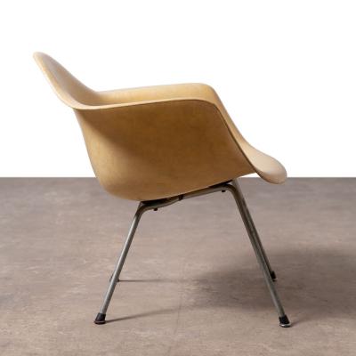 Herman Miller Charles Eames Parchment LAX Armshell Low Lounge Chair Herman Miller Venice 1954