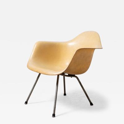 Herman Miller Charles Eames Parchment LAX Armshell Low Lounge Chair Herman Miller Venice 1954