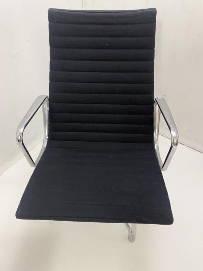 Herman Miller Eames Desk Chair EA 117 by Herman Miller