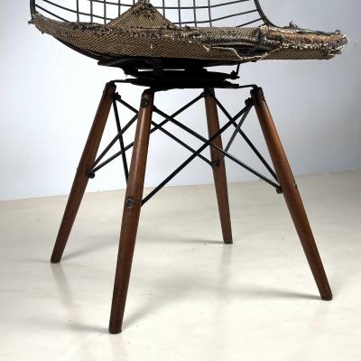 Herman Miller Early Eames Swiveling Dowel Legged Wire Chair DKW 1