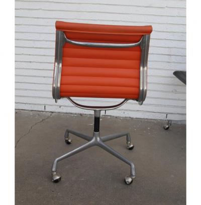 Herman Miller One Charles Eames Herman Miller Aluminum Group Chair