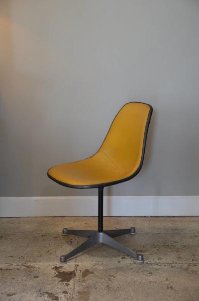 Herman Miller Set of Three Vintage Swiveling Chairs by Eames for Herman Miller