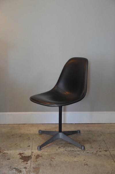 Herman Miller Set of Three Vintage Swiveling Chairs by Eames for Herman Miller
