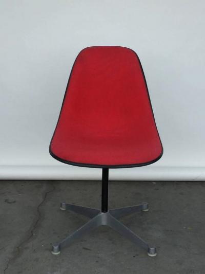 Herman Miller Single Vintage Fabric Contractor Base Eames Swiveling Chair
