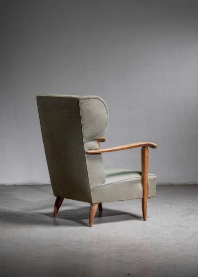 High back lounge chair