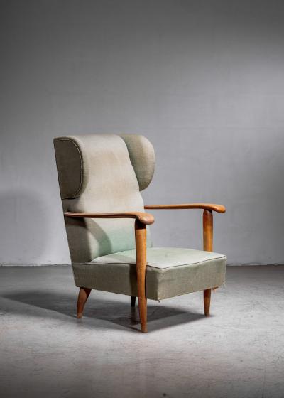 High back lounge chair