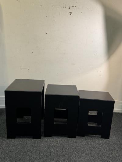 Holly Hunt BLACK MODERNIST TRIO OF NESTING TABLES DESIGNED BY HOLLY HUNT