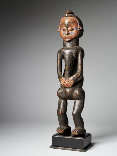 Holo People DRC Female Holo statue Mvunzi with traces of Polychrome