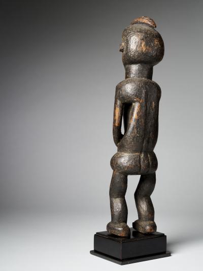 Holo People DRC Female Holo statue Mvunzi with traces of Polychrome