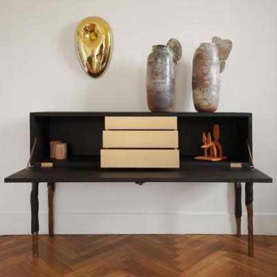 Hoon Moreau LA GRIFFE DU TEMPS I Bronze and sculpted oak cabinet 2017