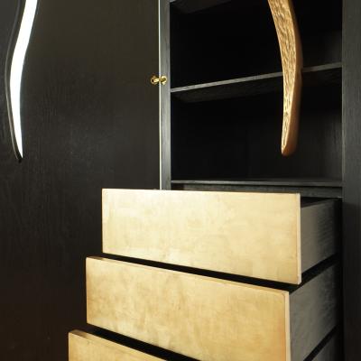 Hoon Moreau LA GRIFFE DU TEMPS II Bronze and sculpted oak cabinet