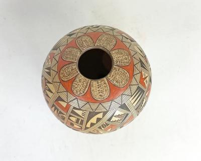 Hopi jar by Rondina Huma