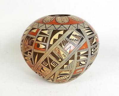 Hopi jar by Rondina Huma