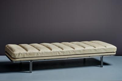 Horst Bruning Newly upholstered Daybed Model 6915 by Horst Br ning for Kill International