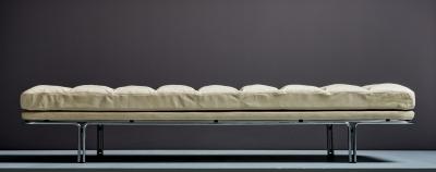 Horst Bruning Newly upholstered Daybed Model 6915 by Horst Br ning for Kill International