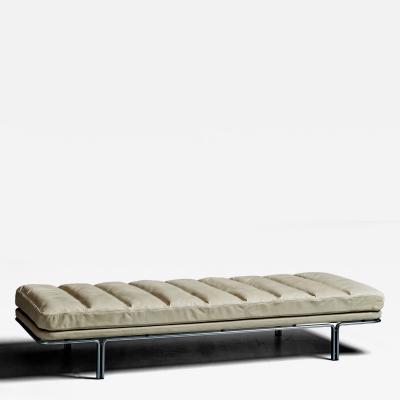 Horst Bruning Newly upholstered Daybed Model 6915 by Horst Br ning for Kill International