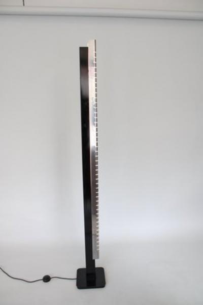 ITALIAN COLUMN FLOOR LAMP BY LAMPERTI POLISHED NICKEL CHROMED AND ENAMELED STEEL
