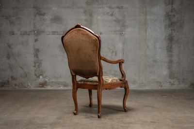 ITALIAN ROCOCO WALNUT ARMCHAIR
