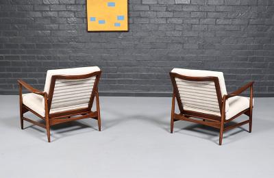 Ib Kofod Larsen Pair of Ib Kofod Larsen Spear Lounge Chairs for Selig