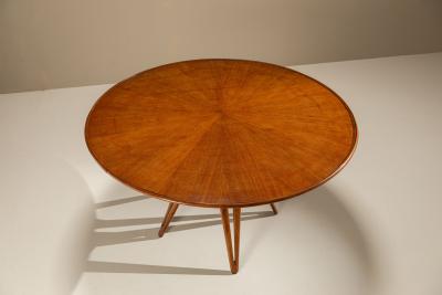 Ico Parisi Round Dining Room Table in Walnut attr to Ico Parisi Italy 1950s