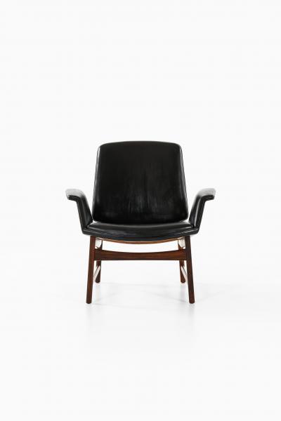 Illum Wikkels Easy Chair Model 451 Produced by Aarhus Polstrerm belfabrik