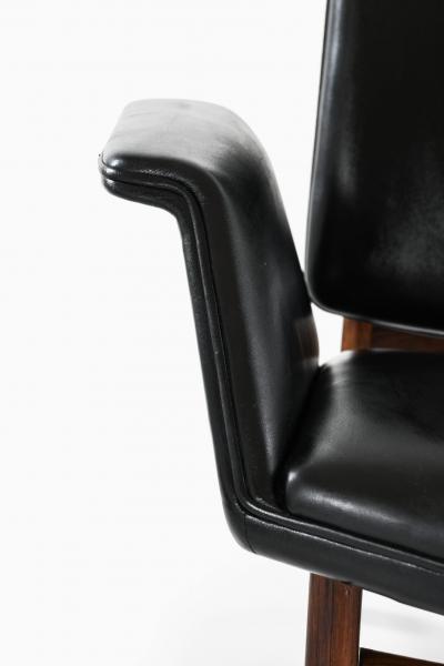 Illum Wikkels Easy Chair Model 451 Produced by Aarhus Polstrerm belfabrik