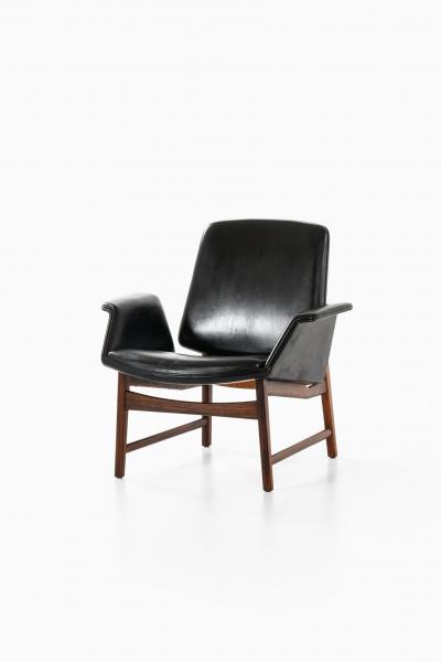 Illum Wikkels Easy Chair Model 451 Produced by Aarhus Polstrerm belfabrik