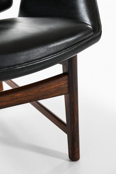 Illum Wikkels Easy Chair Model 451 Produced by Aarhus Polstrerm belfabrik