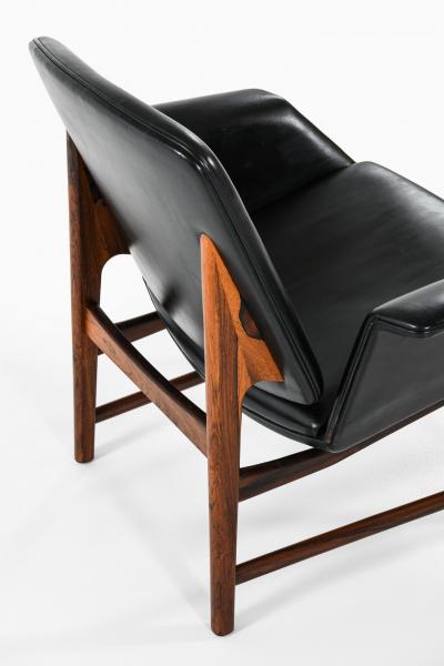 Illum Wikkels Easy Chair Model 451 Produced by Aarhus Polstrerm belfabrik