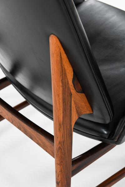 Illum Wikkels Easy Chair Model 451 Produced by Aarhus Polstrerm belfabrik