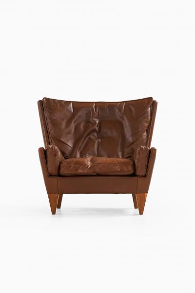 Illum Wikkels Easy Chair Model V11 Produced by Holger Christiansen