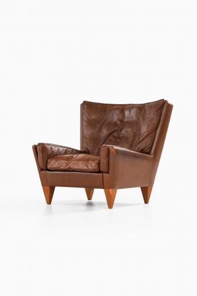 Illum Wikkels Easy Chair Model V11 Produced by Holger Christiansen