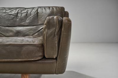 Illum Wikkels Illum Wikkels Model V11 Leather Sofa for Holger Christiansen Denmark 1960s