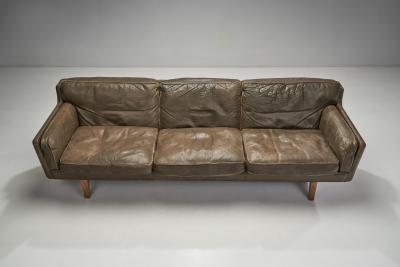 Illum Wikkels Illum Wikkels Model V11 Leather Sofa for Holger Christiansen Denmark 1960s