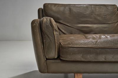 Illum Wikkels Illum Wikkels Model V11 Leather Sofa for Holger Christiansen Denmark 1960s