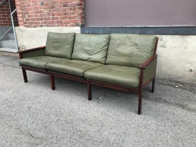 Illum Wikkels S 21 gret leather and hardwood sofa by Illum Wikkelso