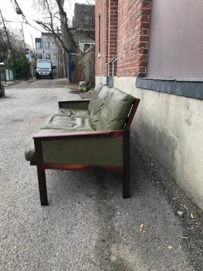Illum Wikkels S 21 gret leather and hardwood sofa by Illum Wikkelso