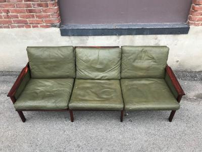 Illum Wikkels S 21 gret leather and hardwood sofa by Illum Wikkelso