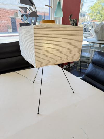 Isamu Noguchi Isamu Noguchi Table Lamp Akari Model 7A