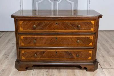 Italian 1690s Walnut and Ash Three Drawer Commode with Inlaid D cor
