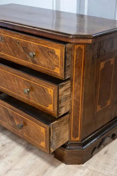 Italian 1690s Walnut and Ash Three Drawer Commode with Inlaid D cor