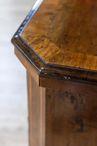 Italian 1690s Walnut and Ash Three Drawer Commode with Inlaid D cor