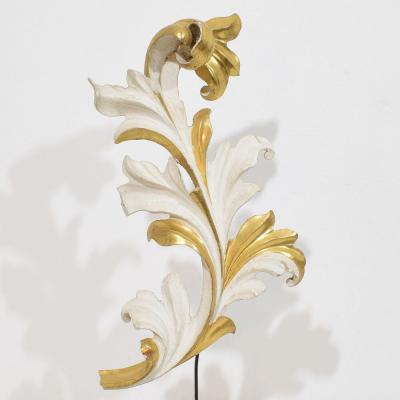 Italian 18 19th Century Hand Carved Giltwood Acanthus Leaf Curl Ornament