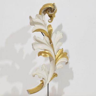 Italian 18 19th Century Hand Carved Giltwood Acanthus Leaf Curl Ornament