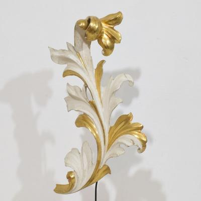 Italian 18 19th Century Hand Carved Giltwood Acanthus Leaf Curl Ornament